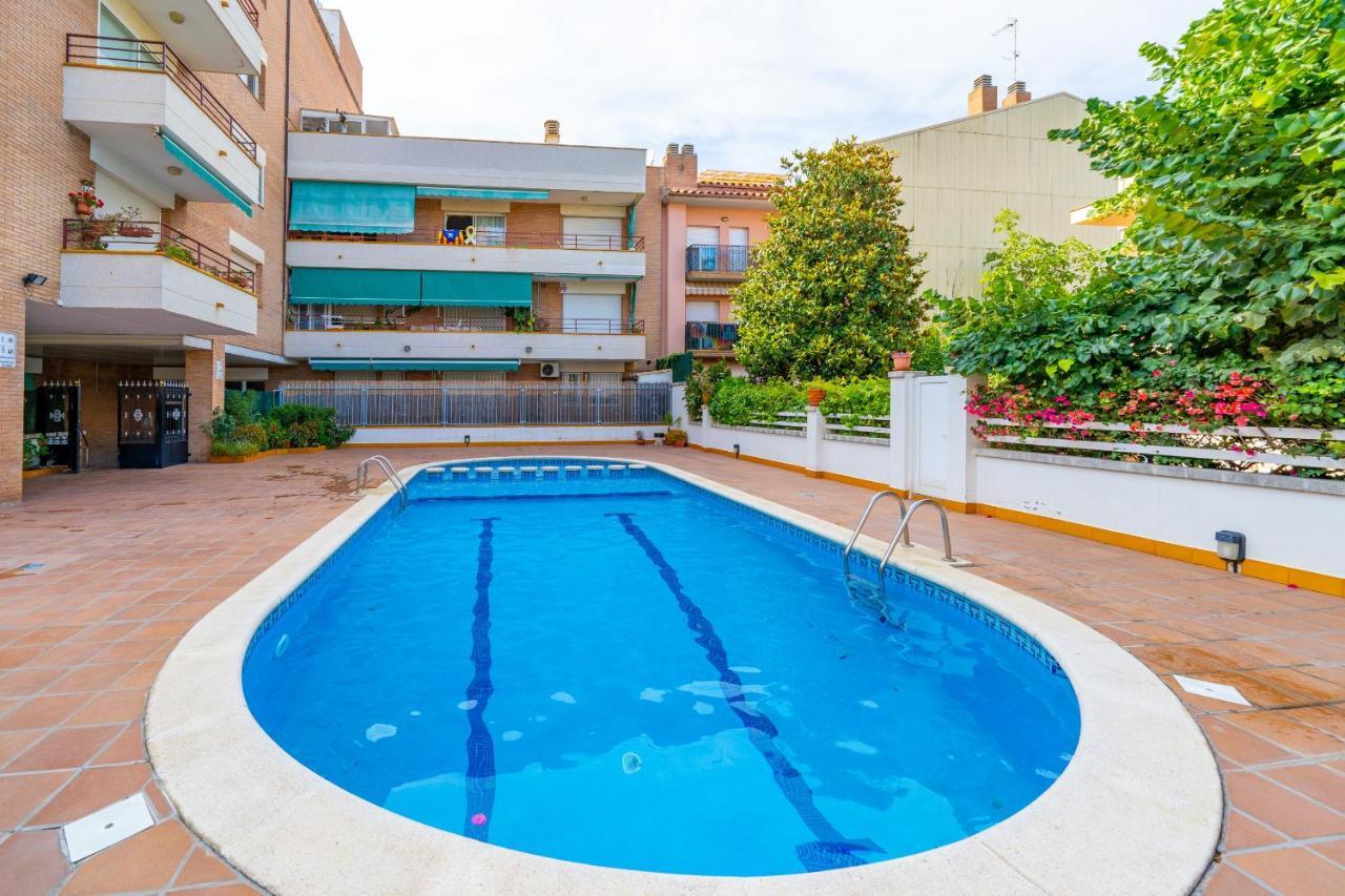 Homeholidaysrentals Margot - Costa Barcelona Пинеда-де-Мар Экстерьер фото